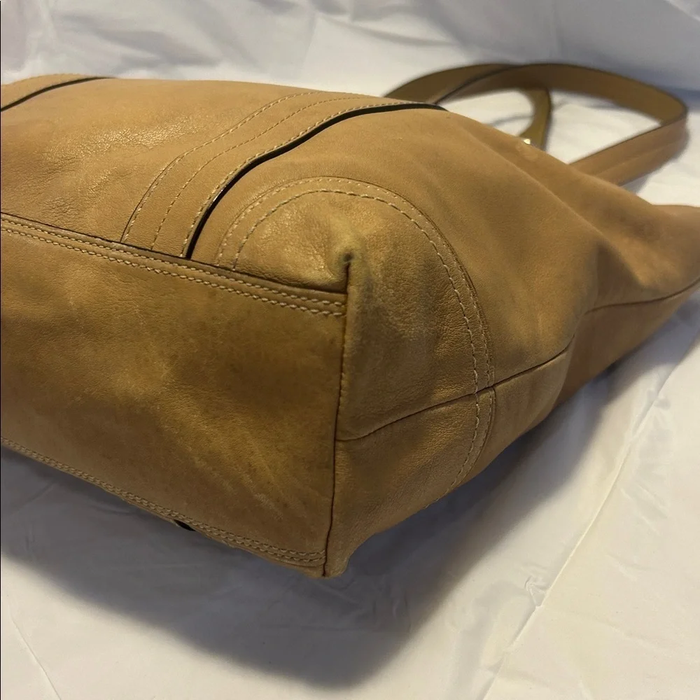 Coach Hampton Tan Leather Top Handle Zipper Closure Tote Shoulder Bag Purse